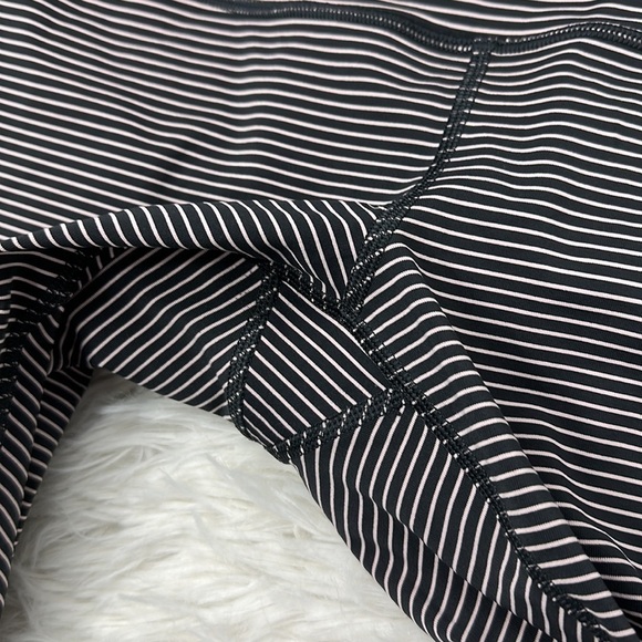 Lululemon Wunder Under Crop High-Rise *Roll Down Scallop Luxtreme 23" Hype Strip - Picture 3 of 7